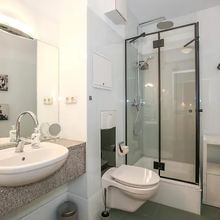 Haus Kuehlung 15 *
